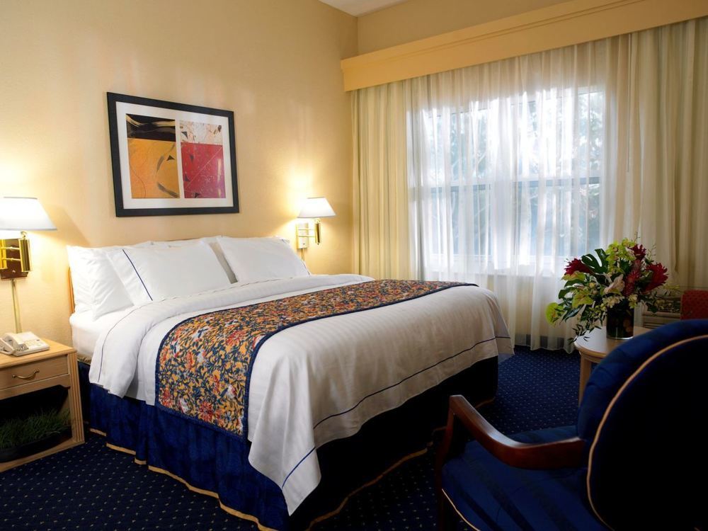 Courtyard By Marriott Miami Aventura Mall Номер фото