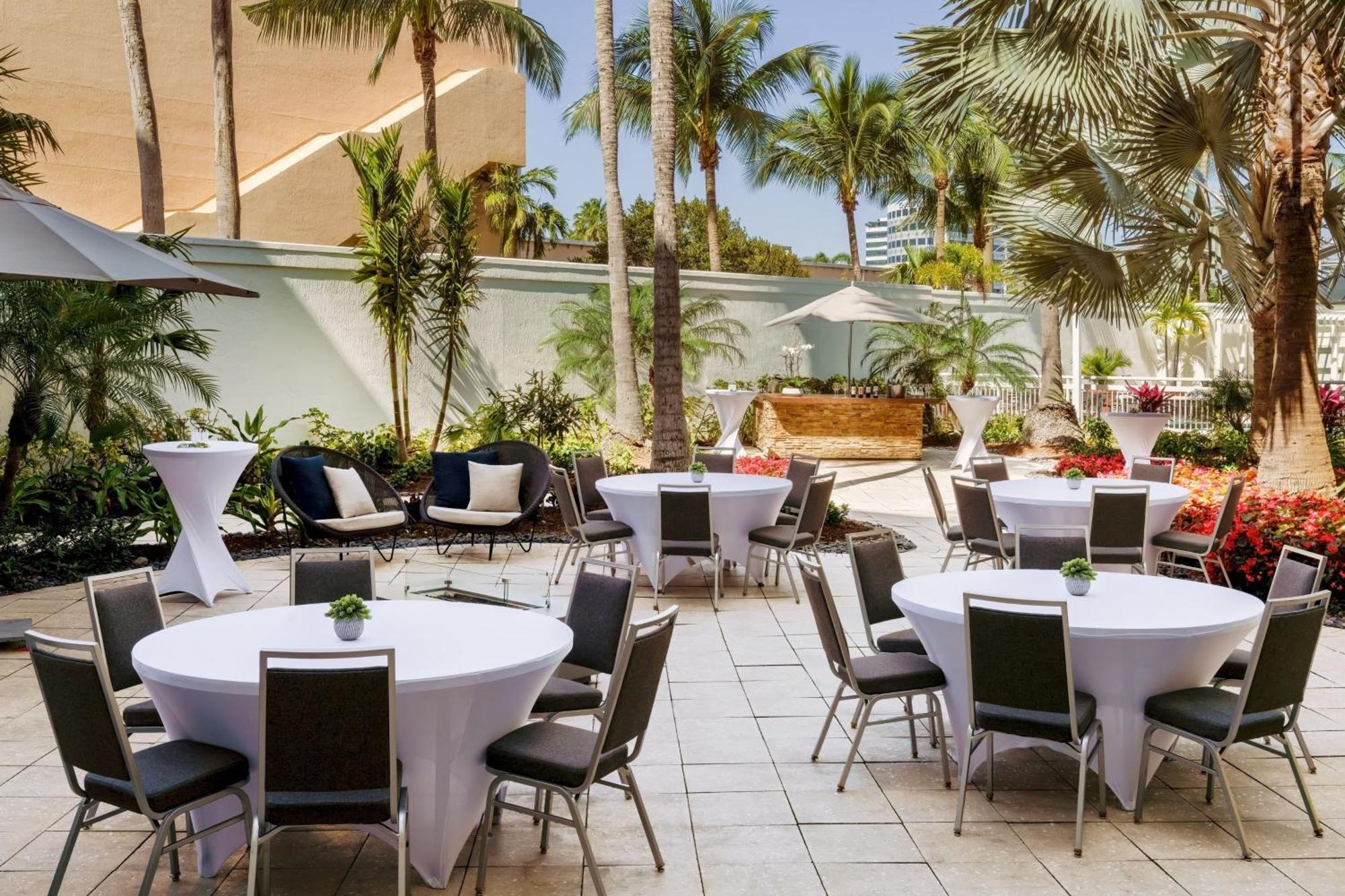 Courtyard By Marriott Miami Aventura Mall Экстерьер фото
