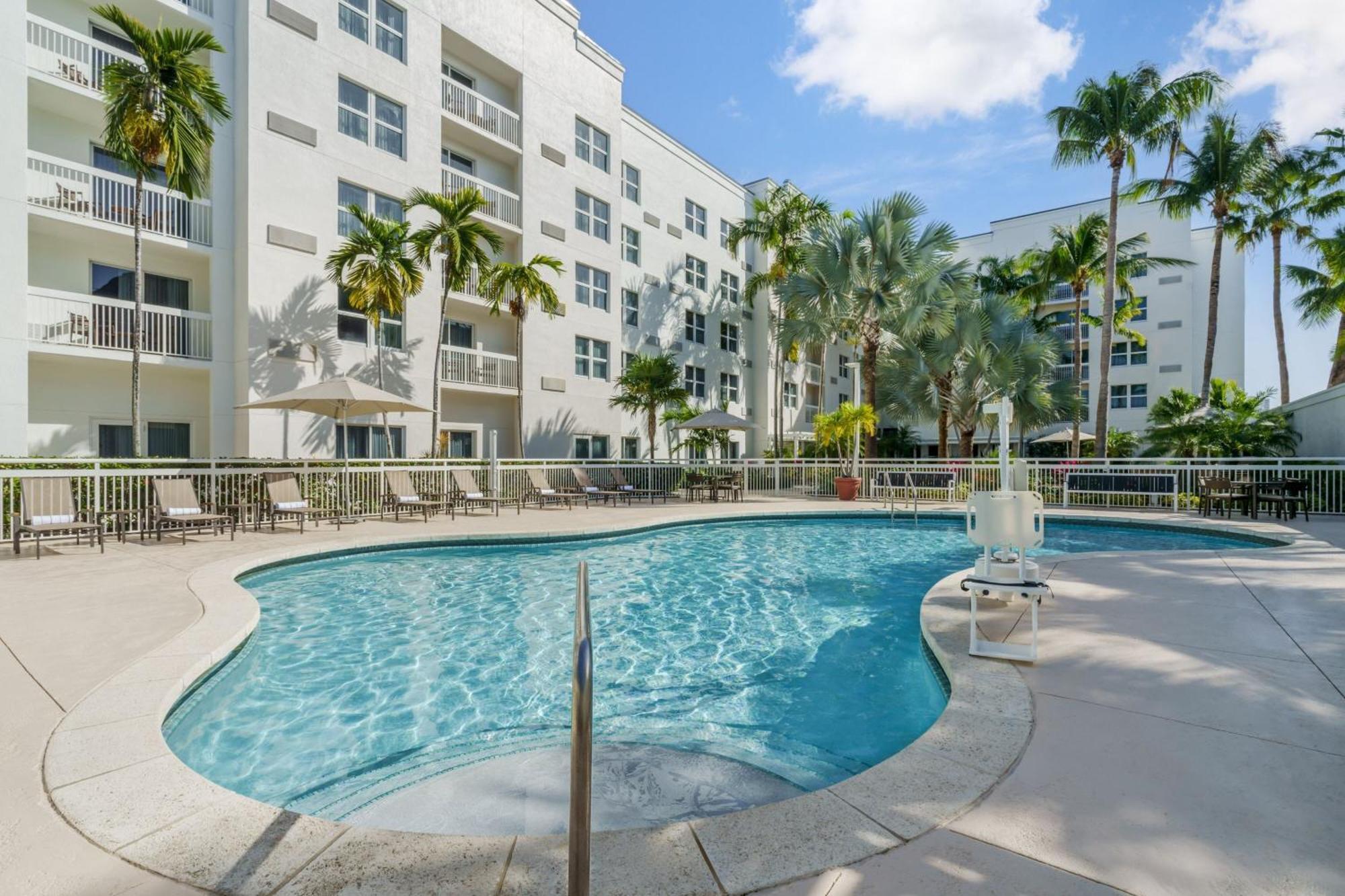 Courtyard By Marriott Miami Aventura Mall Экстерьер фото